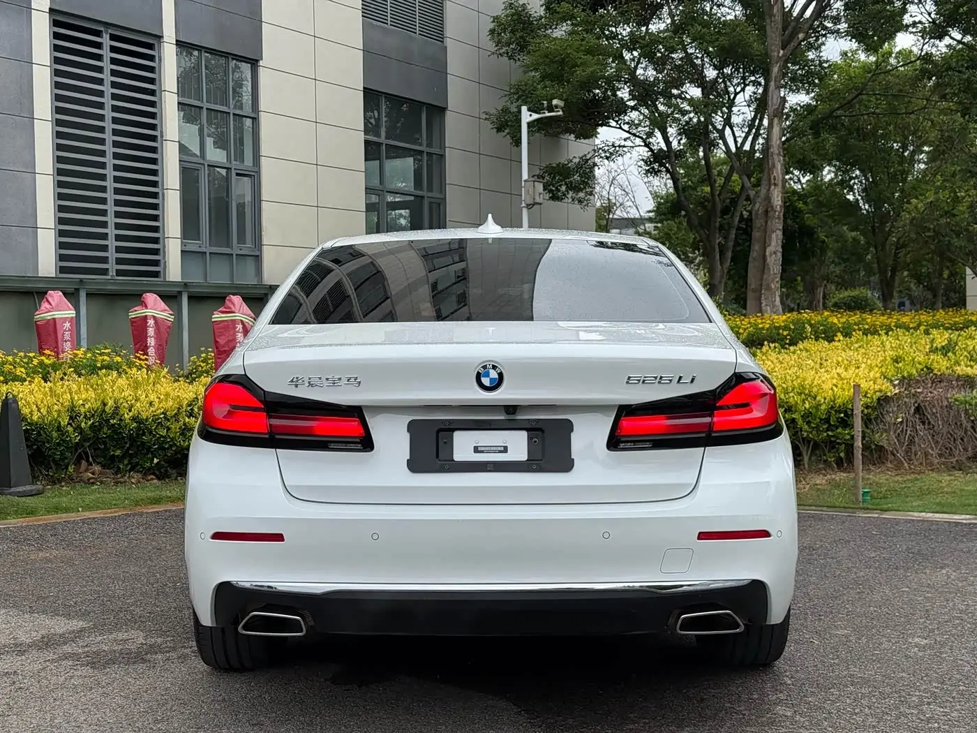 BMW 5 Series 2021 — ფოტო 8/20