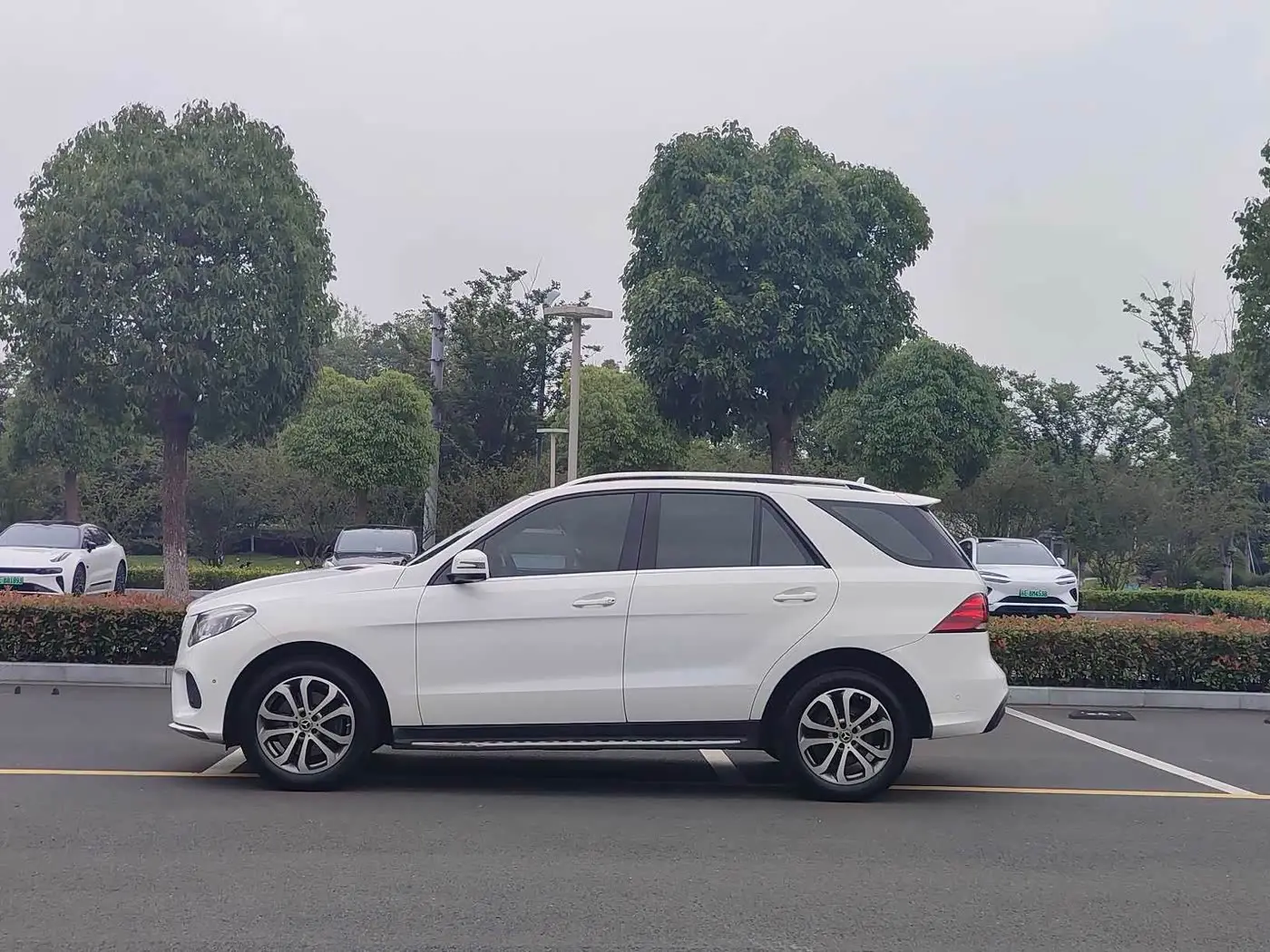 Mercedes-Benz GLE 2017 — Photo 4/14