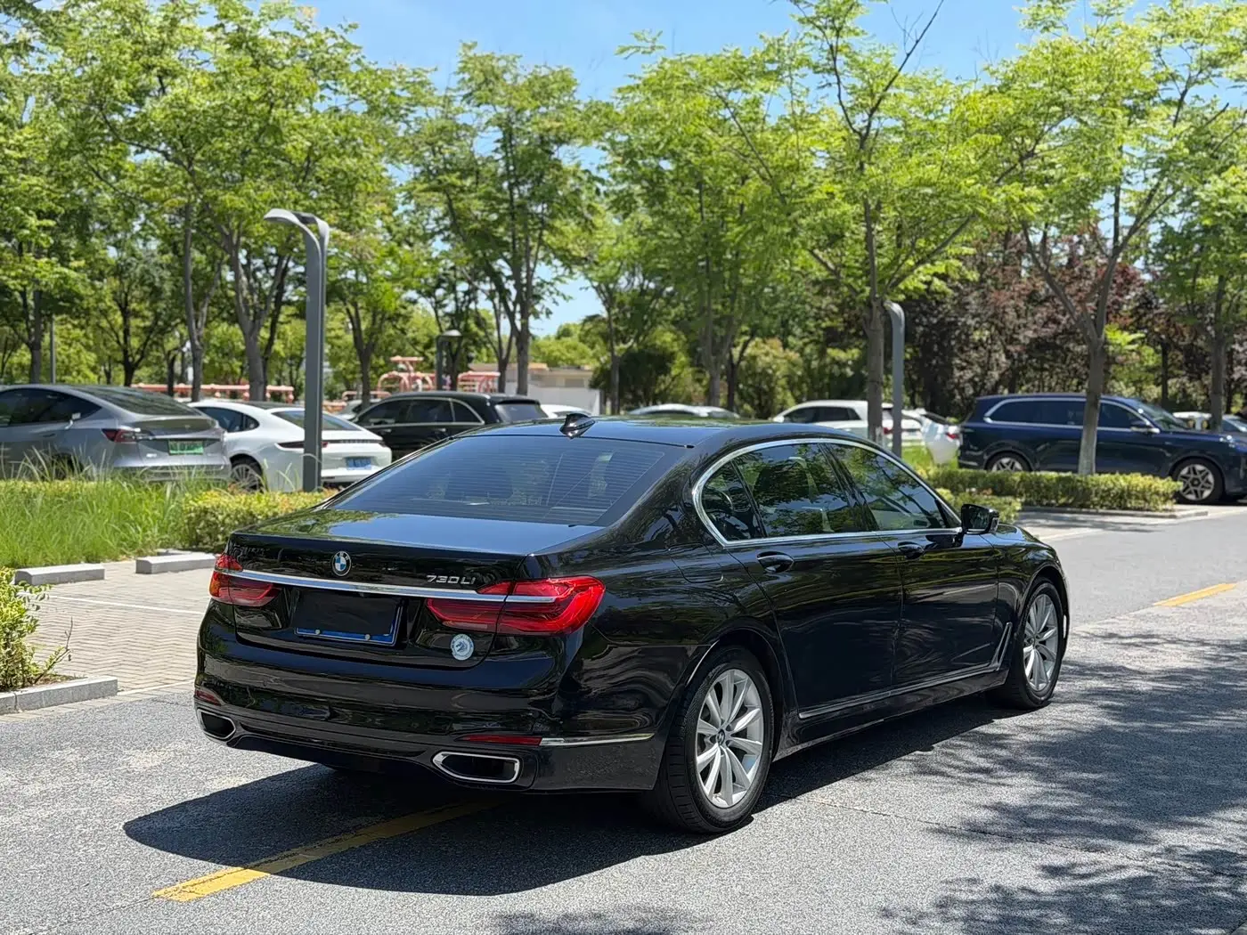 BMW 7 Series 2016 — Photo 14/16
