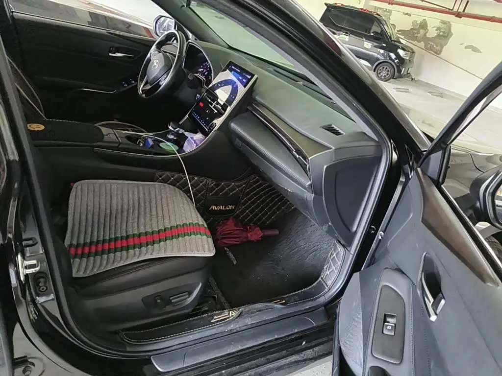 Toyota Avalon 2023 — Photo 13/13