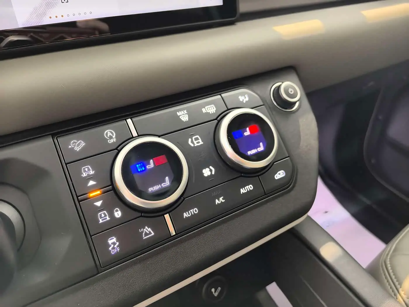 Land Rover Defender 2020 — Photo 9/18