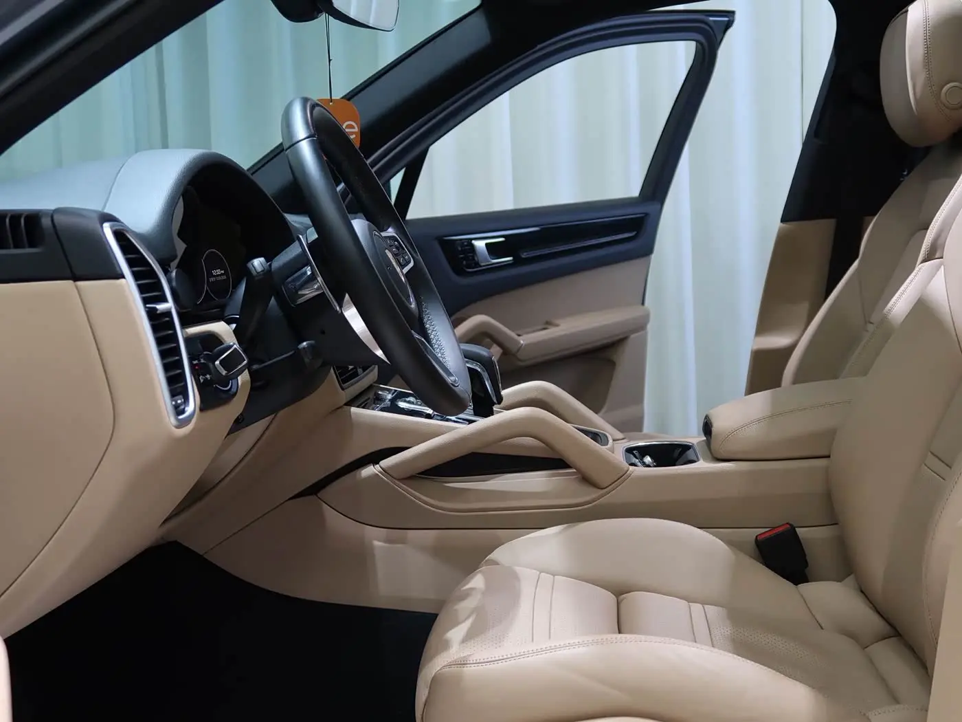 Porsche Cayenne 2019 — Photo 7/17