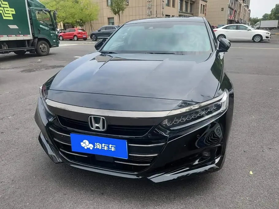 Honda Accord 2022 — Фото 2/16