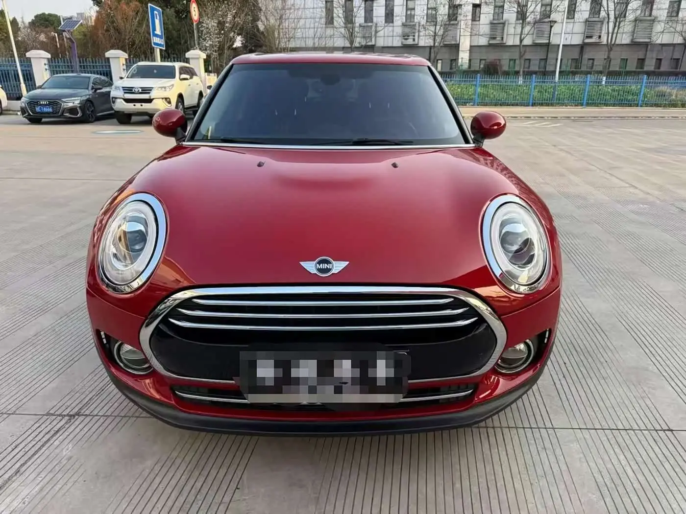 MINI CLUBMAN 2018 — Фото 2/9