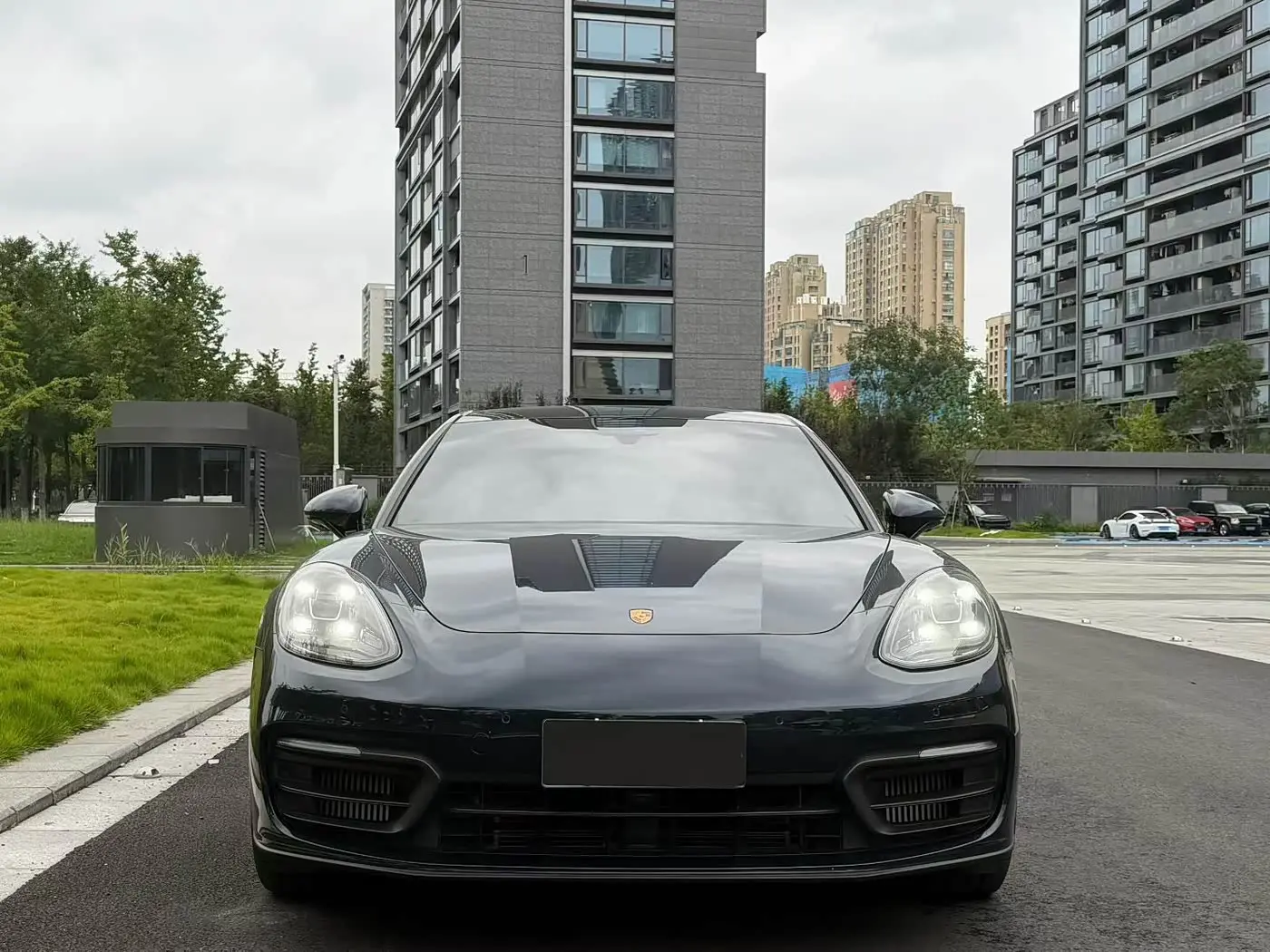 Porsche Panamera 2022 — Photo 2/9