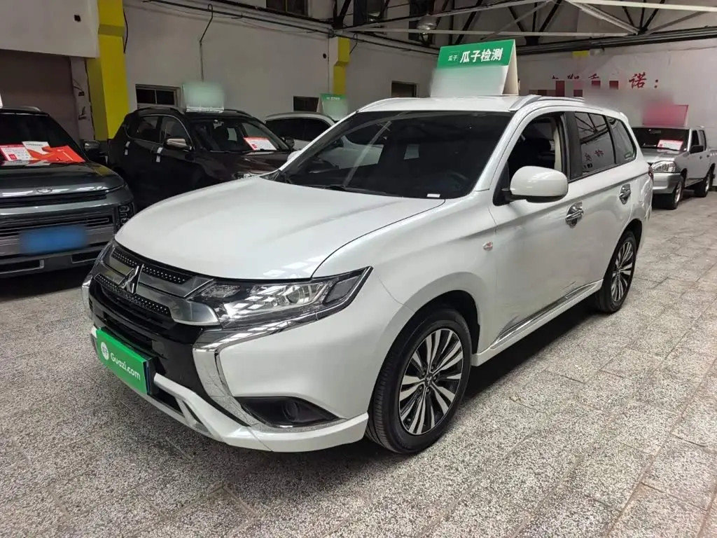 Mitsubishi Outlander 2021 — Фото 7/20