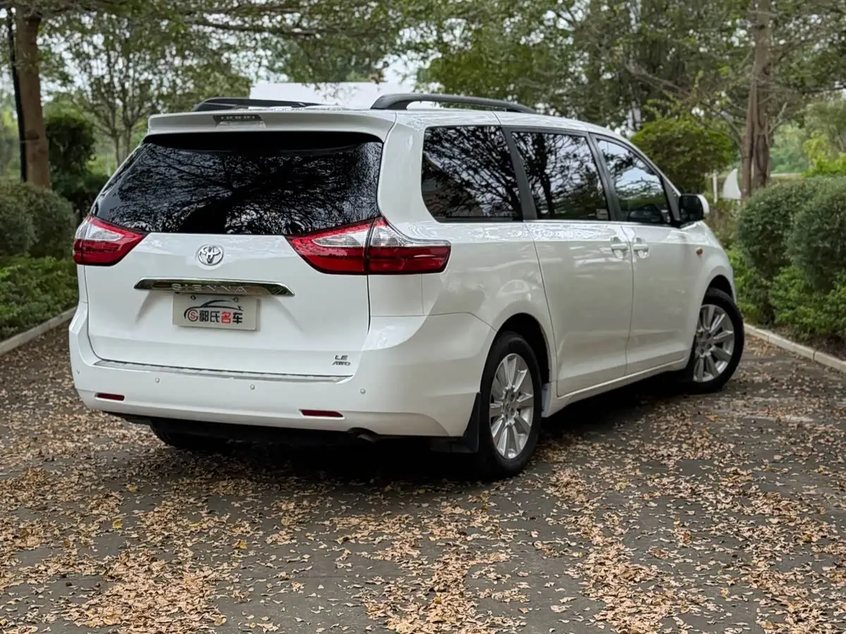 Toyota Sienna 2016 — Photo 9/20