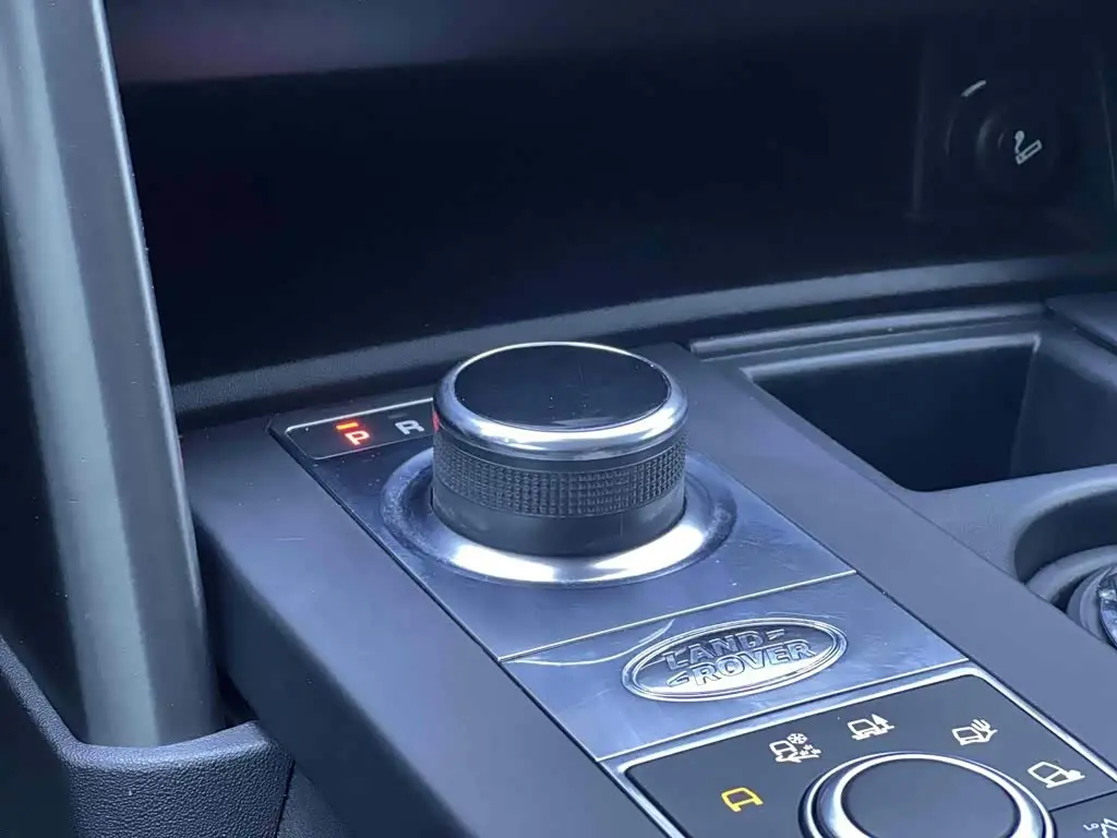 Land Rover Discovery 2020 — Photo 18/20