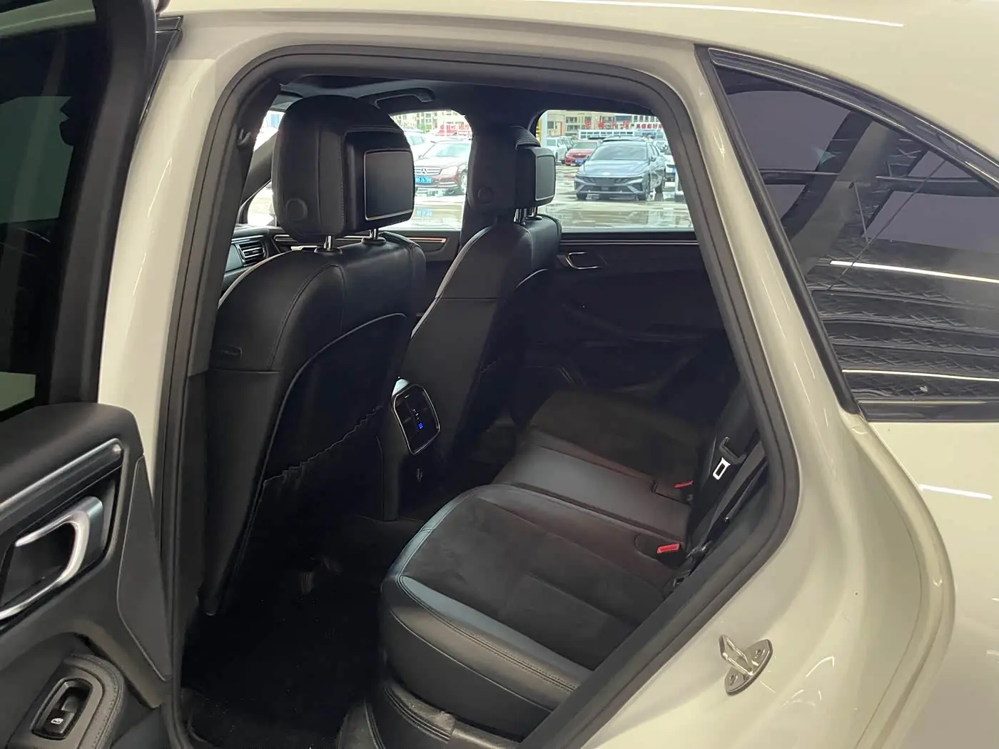Porsche Macan 2020 — Photo 18/20
