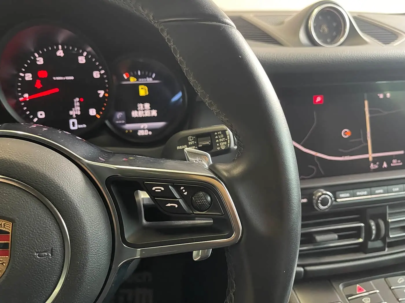 Porsche Macan 2020 — Photo 15/20