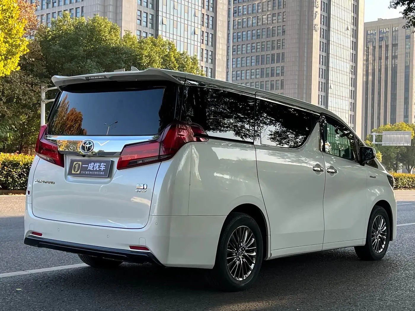 Toyota Alphard 2021 — Photo 5/20