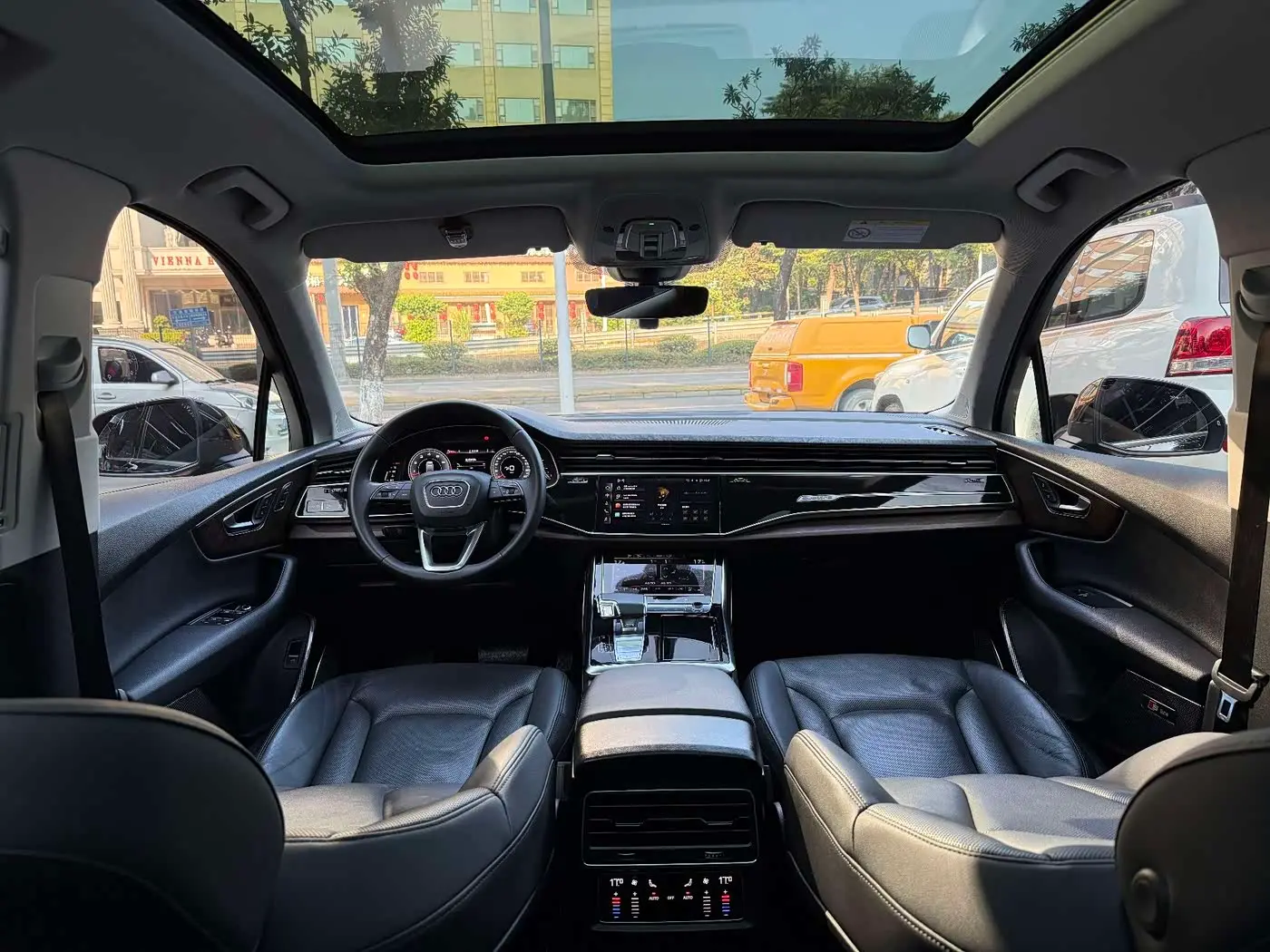 Audi Q7 2023 — Photo 10/18