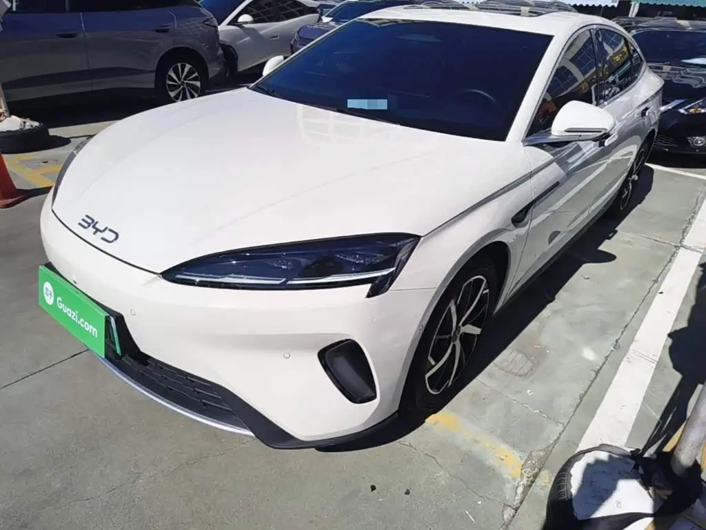 BYD Seal 07 DM-i 2026 — Фото 1/20