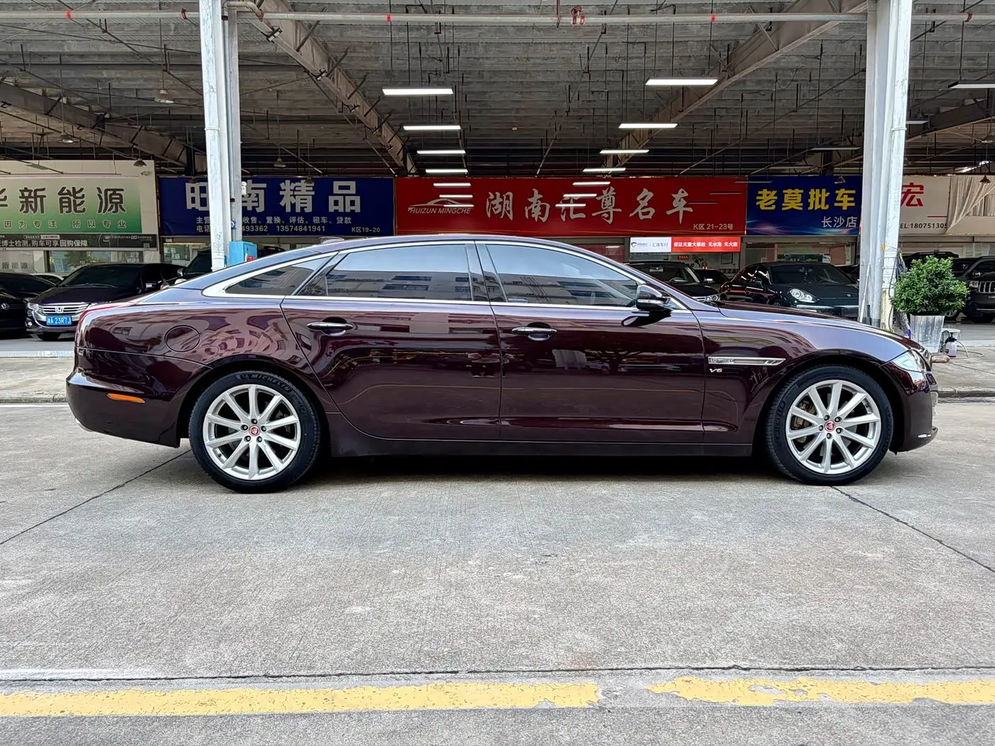 Jaguar XJ 2018 — Şəkil 16/19