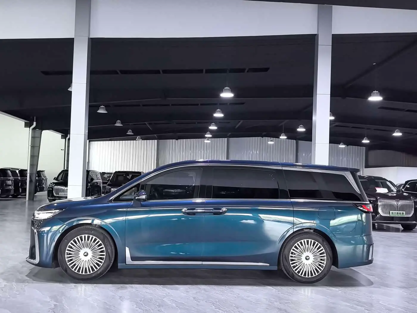 Voyah Auto Voyah Dreamer 2024 — Photo 3/12