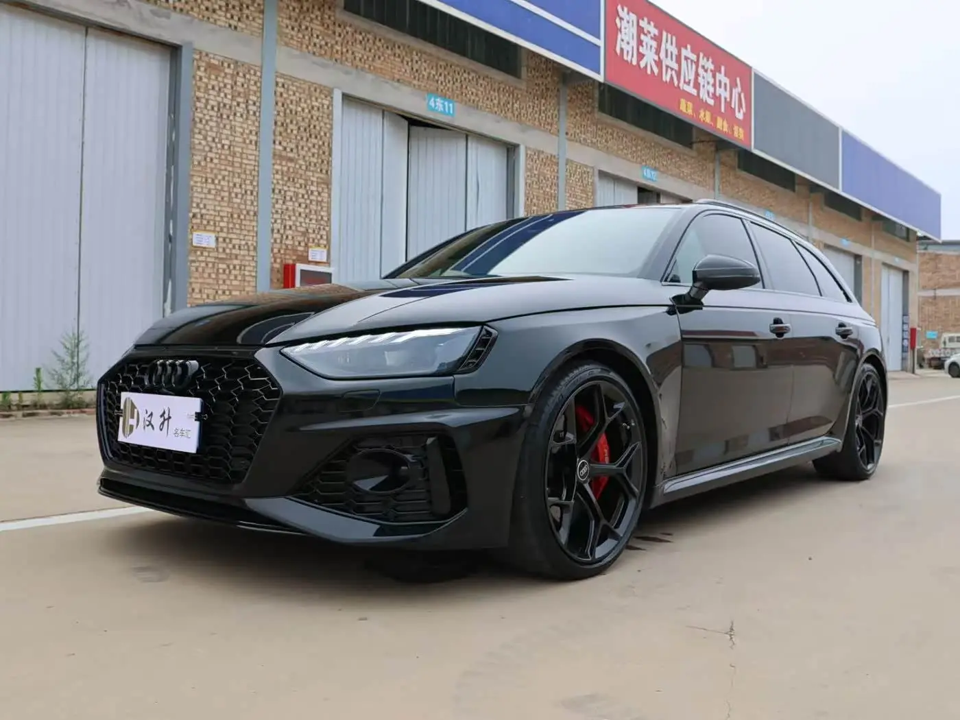 Audi RS 4 2025 — Фото 1/20