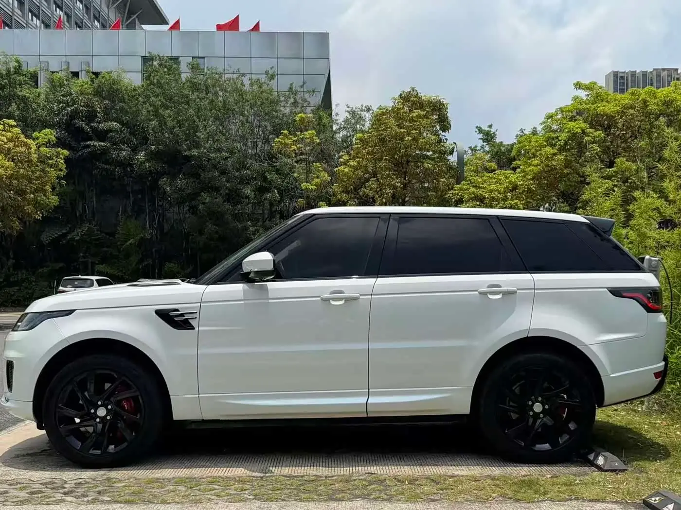 Land Rover Range Rover Sport 2019 — Photo 10/15