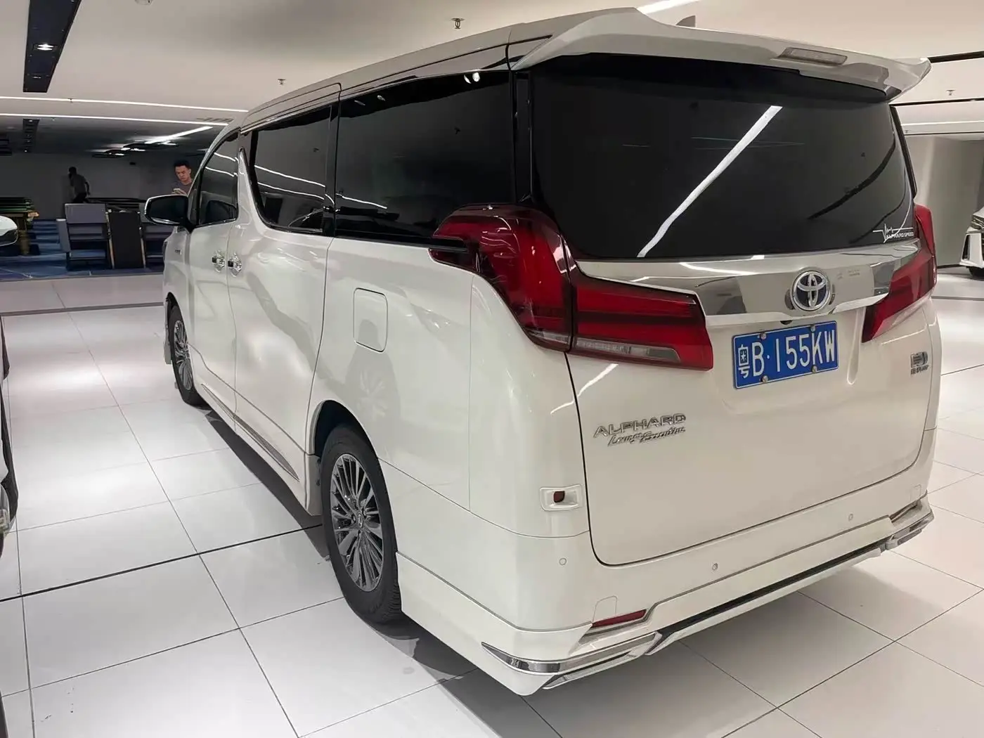 Toyota Alphard 2023 — Фото 4/9