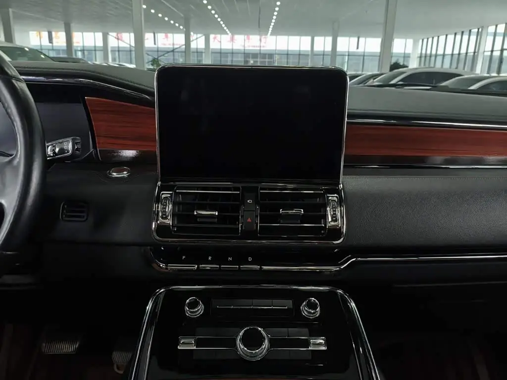 Lincoln Navigator 2022 — Photo 11/17