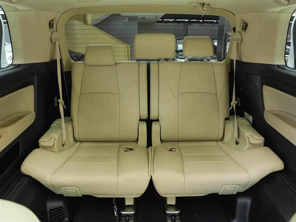 Toyota Alphard 2023 — Photo 15/20
