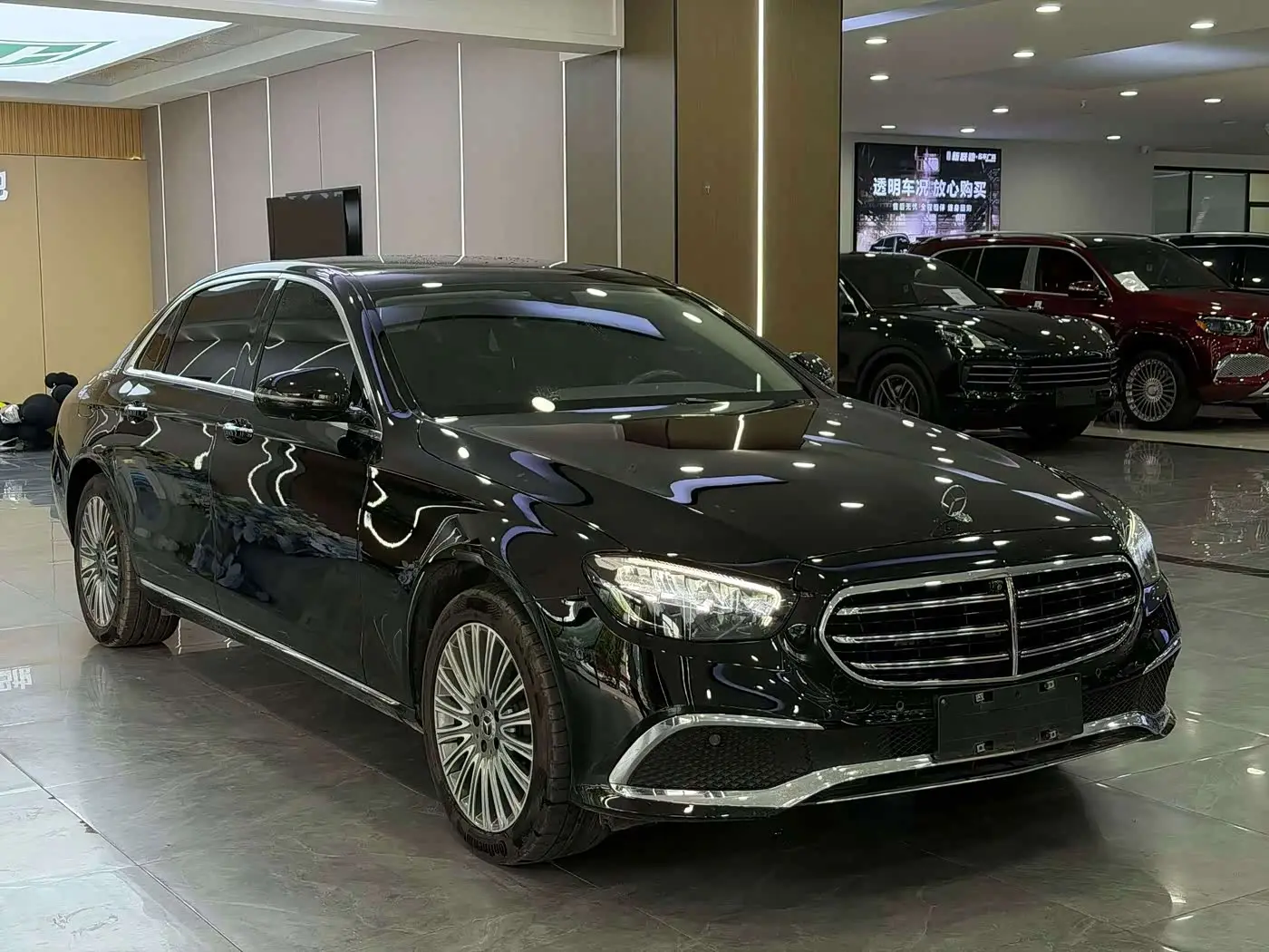 Mercedes-Benz E-Class 2023 — Photo 2/6