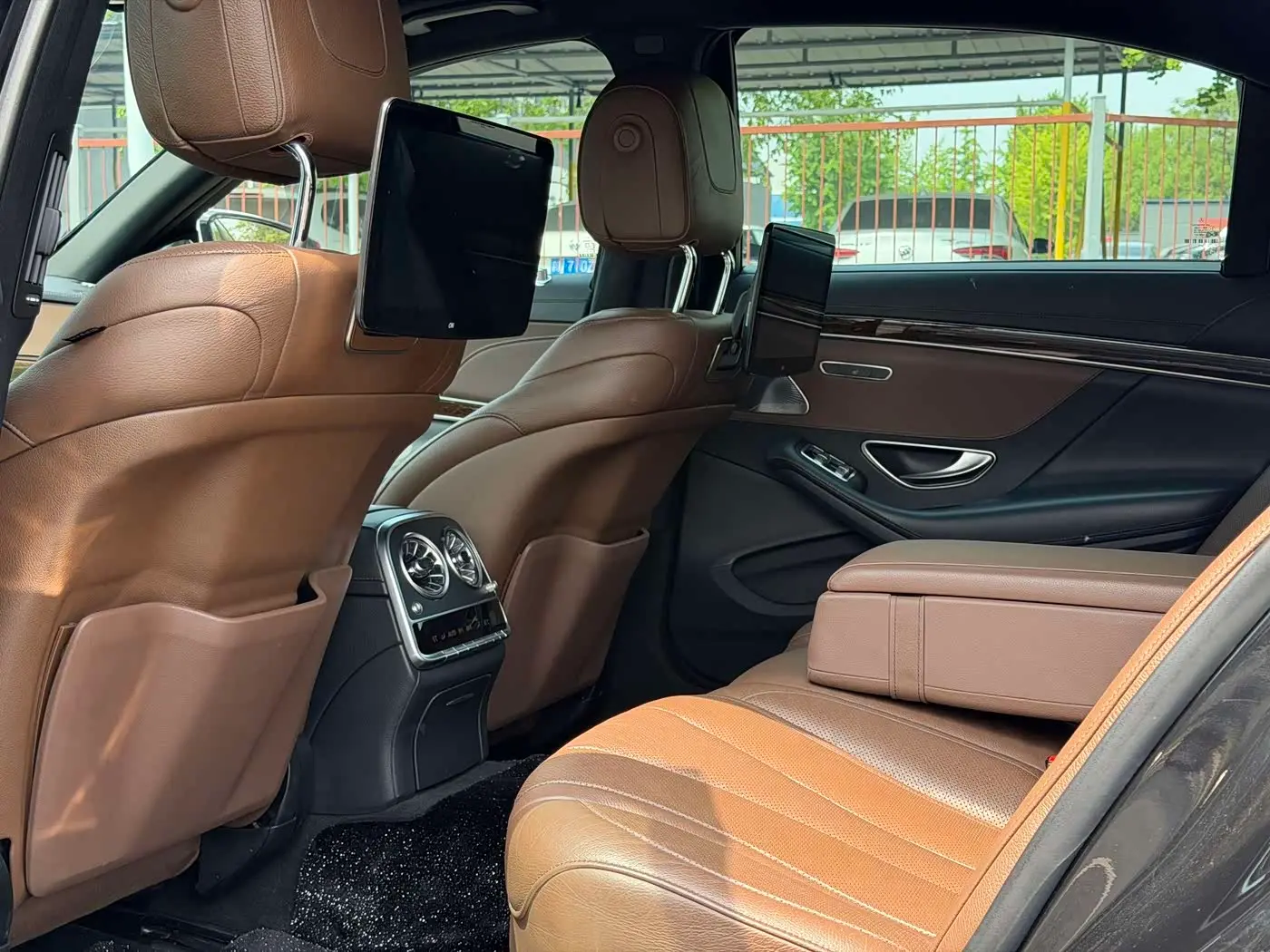 Mercedes-Benz S-Class 2016 — Photo 17/20