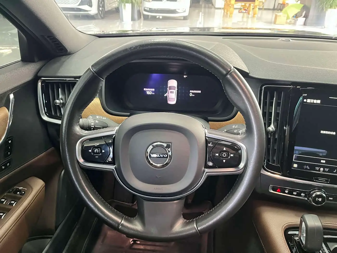 Volvo S90 Plug-in Hybrid 2021 — Photo 13/20