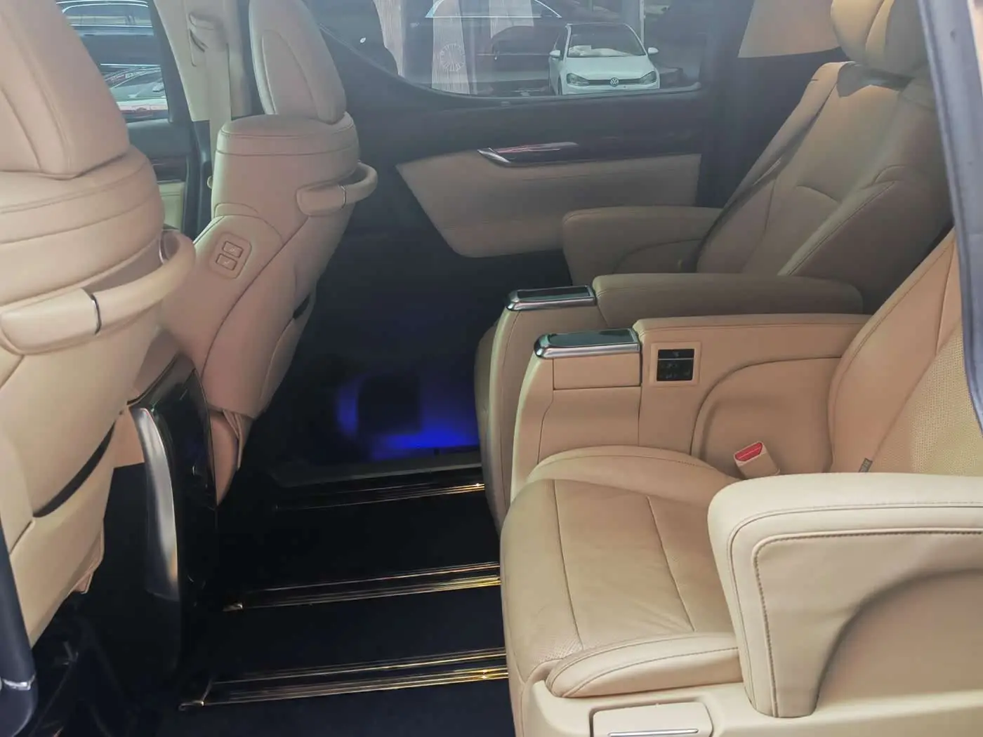 Toyota Alphard 2017 — Фото 7/20