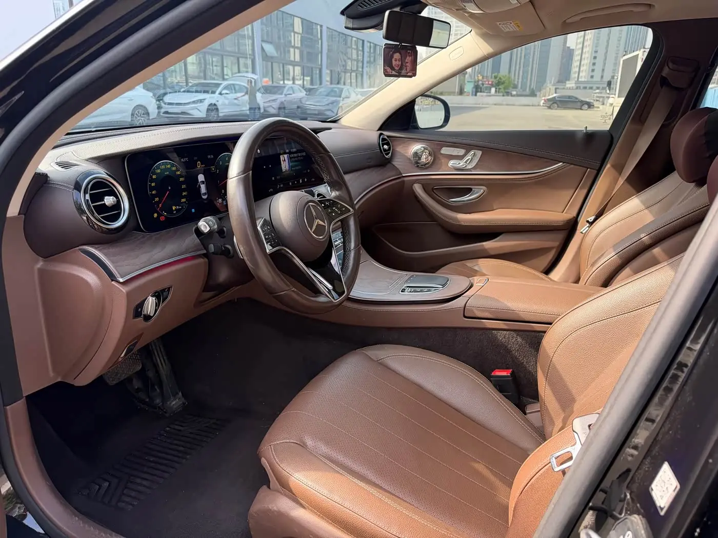 Mercedes-Benz E-Class 2021 — Photo 4/9