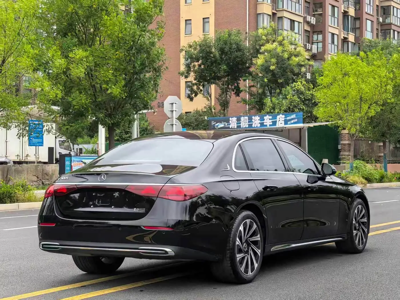 Mercedes-Benz E-Class 2024 — Photo 5/20
