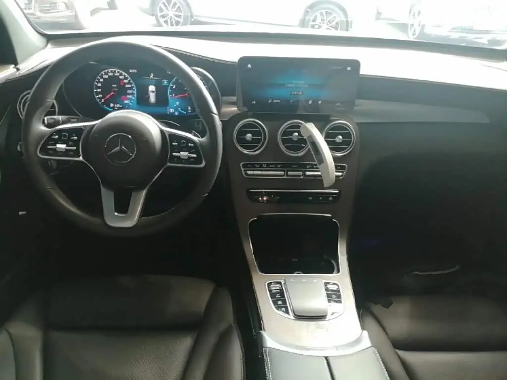 Mercedes-Benz GLC 2020 — Photo 10/20