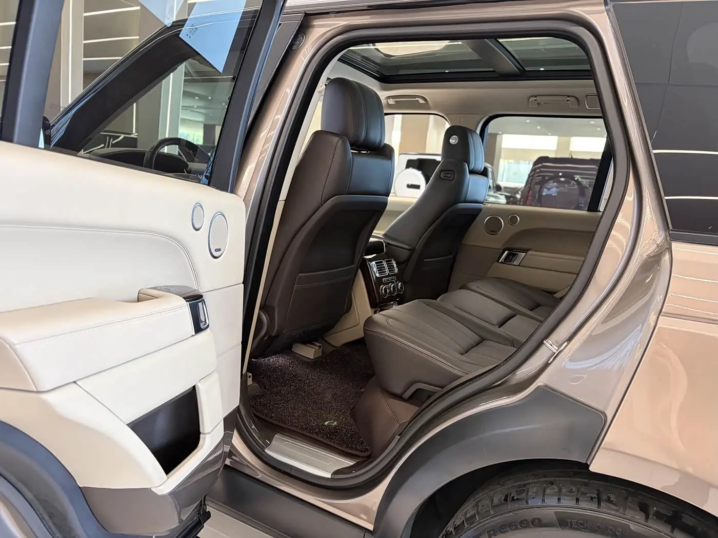 Land Rover Range Rover 2016 — Şəkil 17/20