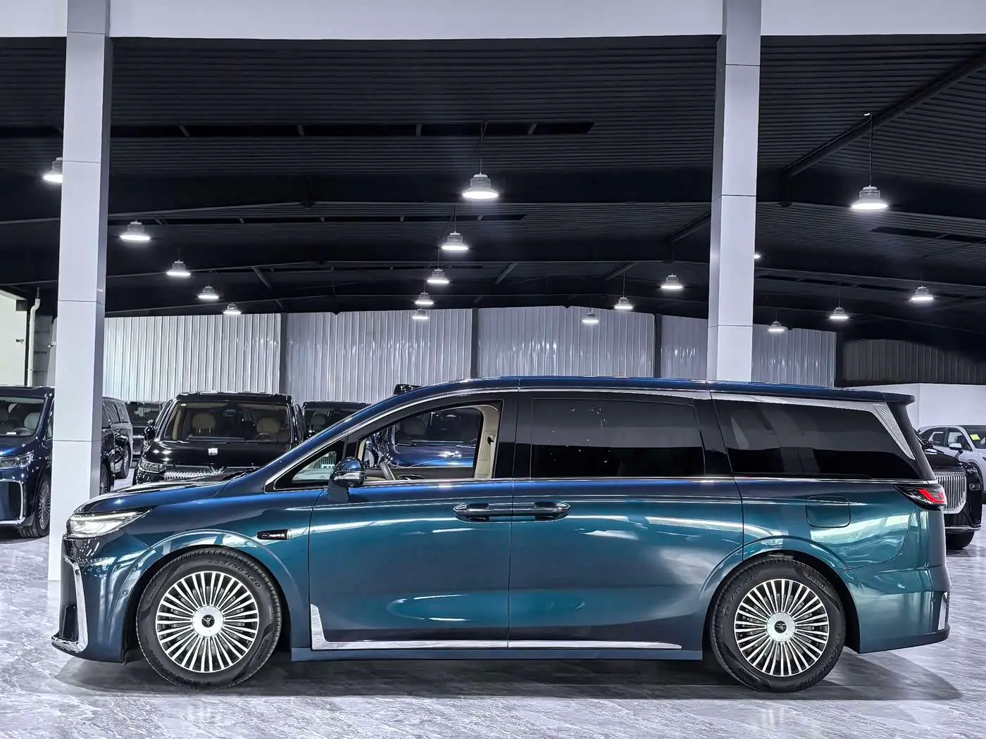 Voyah Auto Voyah Dreamer 2024 — Photo 3/12