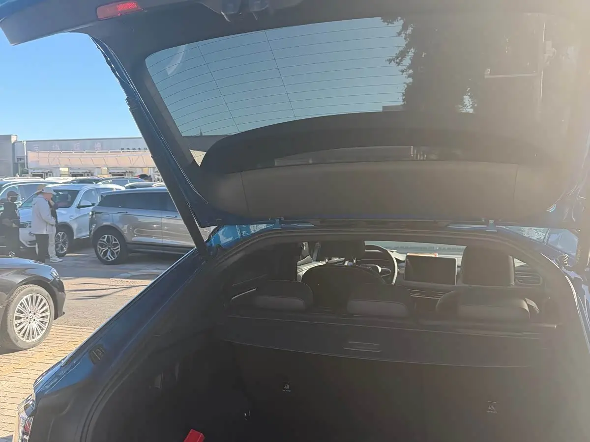 Volkswagen Tayron X 2023 — Şəkil 18/19