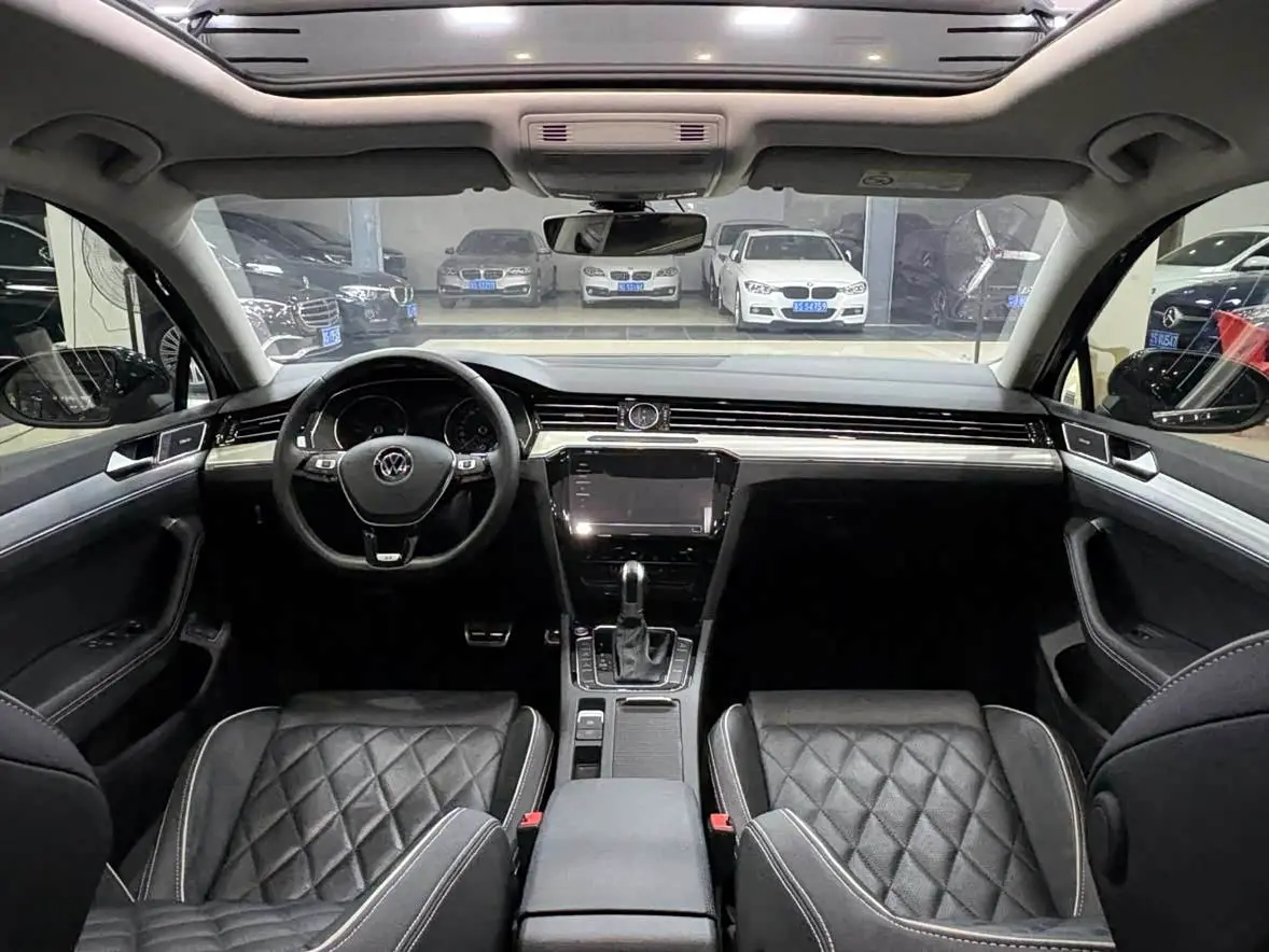 Volkswagen Magotan GTE Plug-in Hybrid 2021 — Photo 10/14