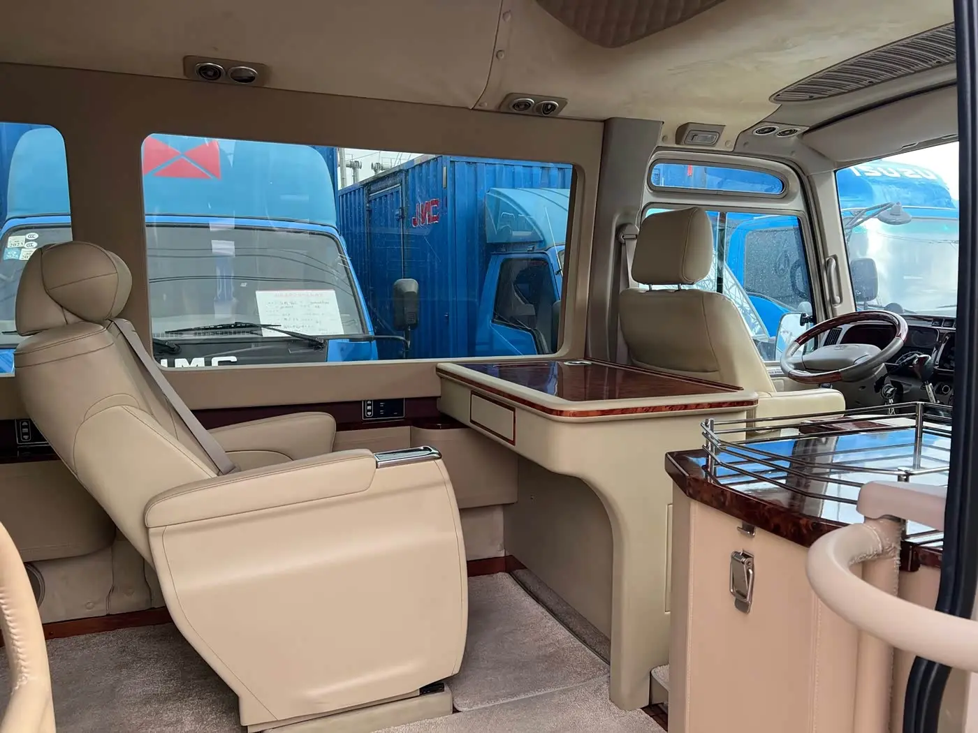 Toyota Coaster 2017 — Photo 9/19