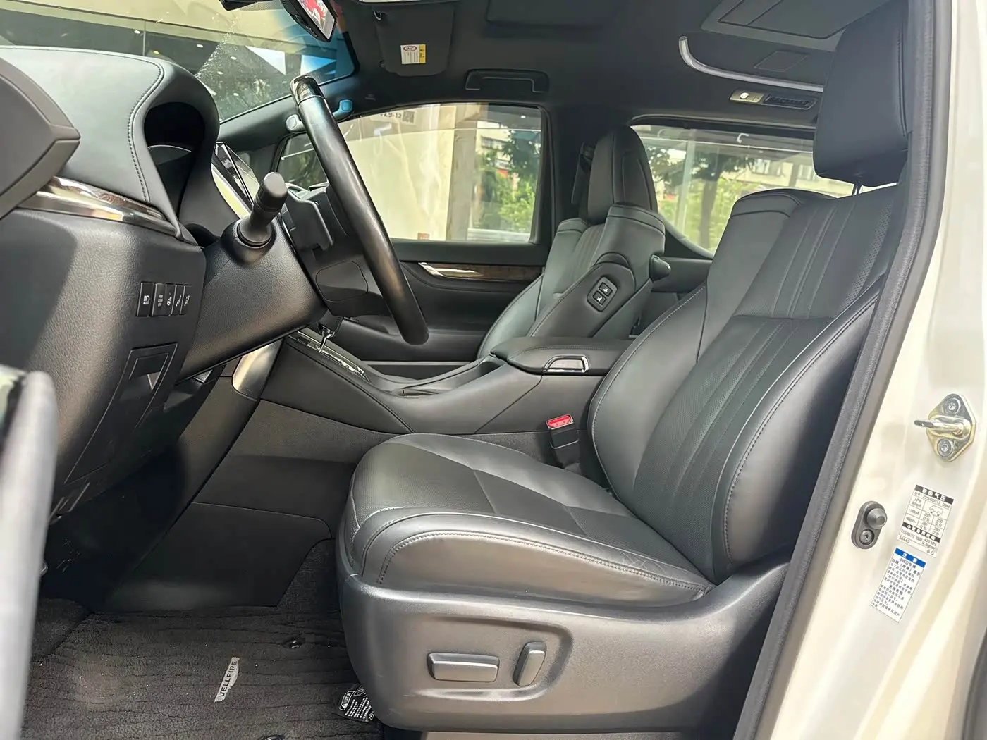 Toyota Vellfire 2022 — Photo 5/20