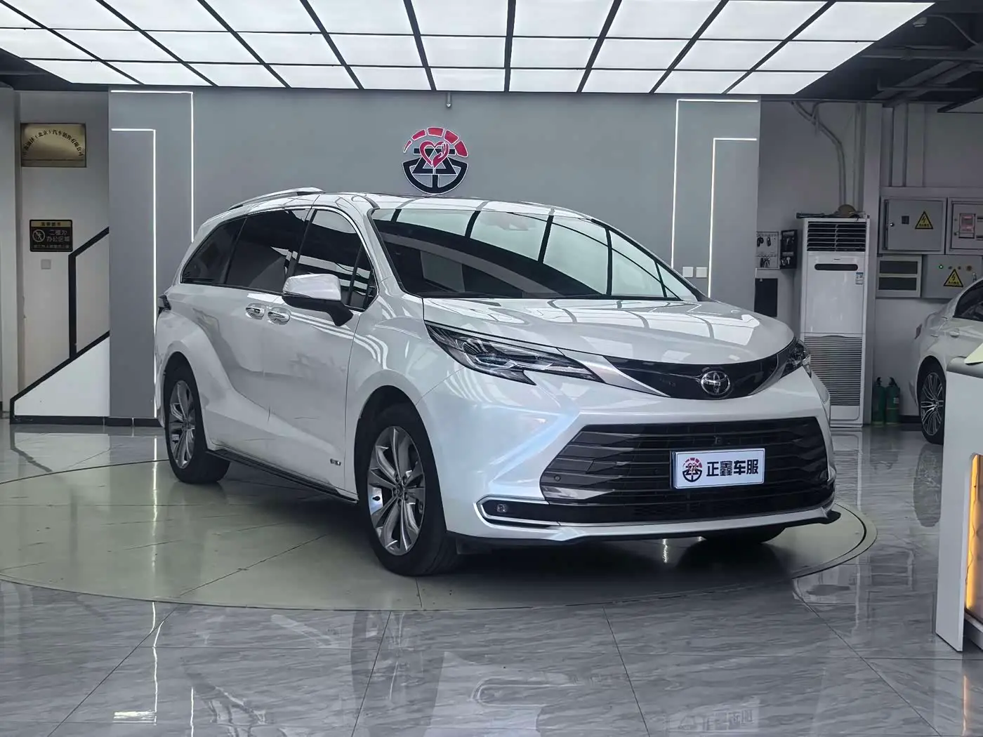 Toyota Sienna 2025 — Şəkil 3/17
