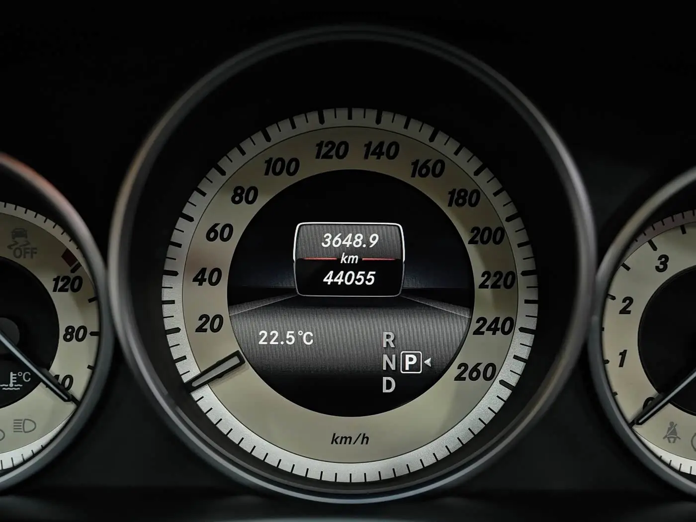 Mercedes-Benz E-Class 2016 — Photo 12/20