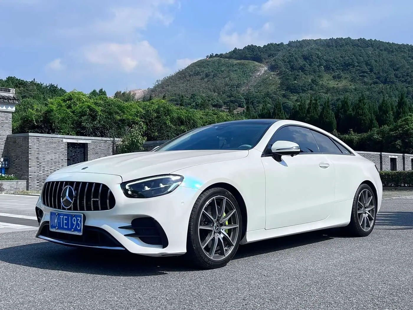 Mercedes-Benz E-Class 2021 — Фото 1/14