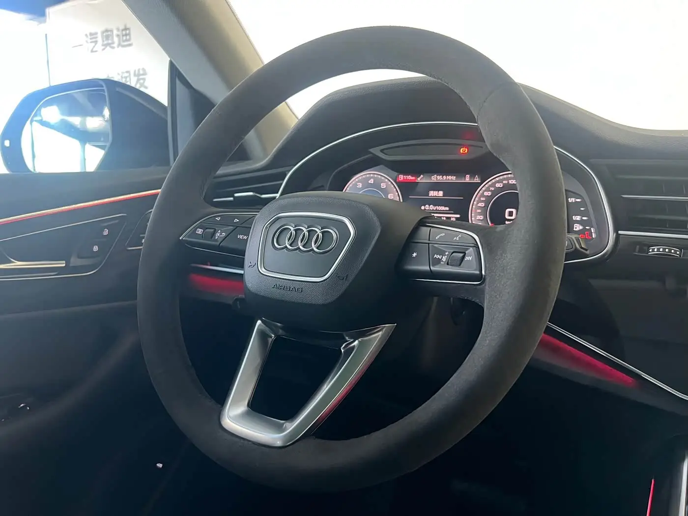 Audi Q8 2023 — Photo 15/20
