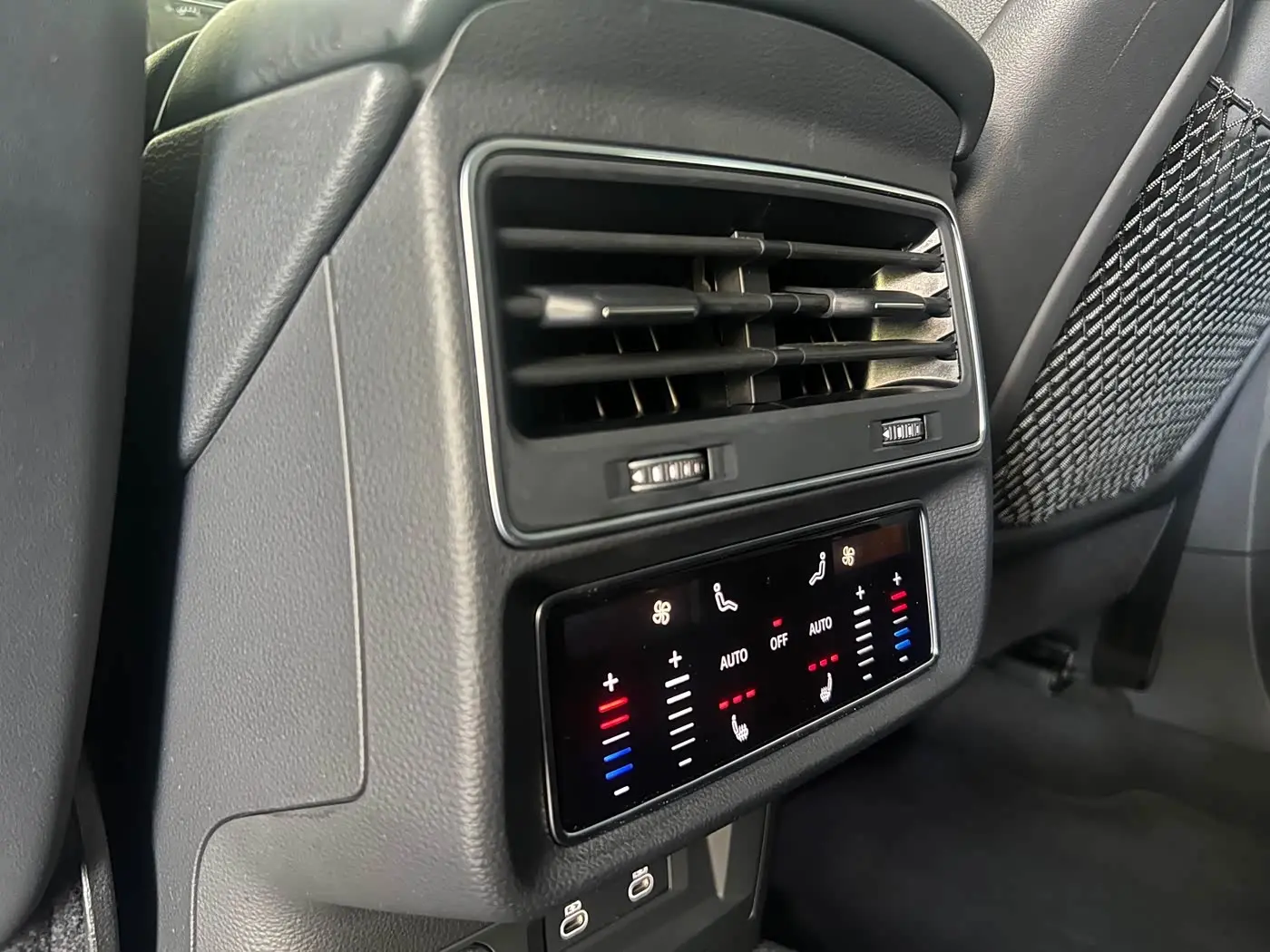 Audi Q8 2023 — Photo 13/20