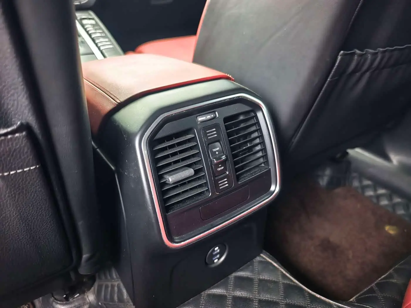 Porsche Macan 2020 — Photo 17/20