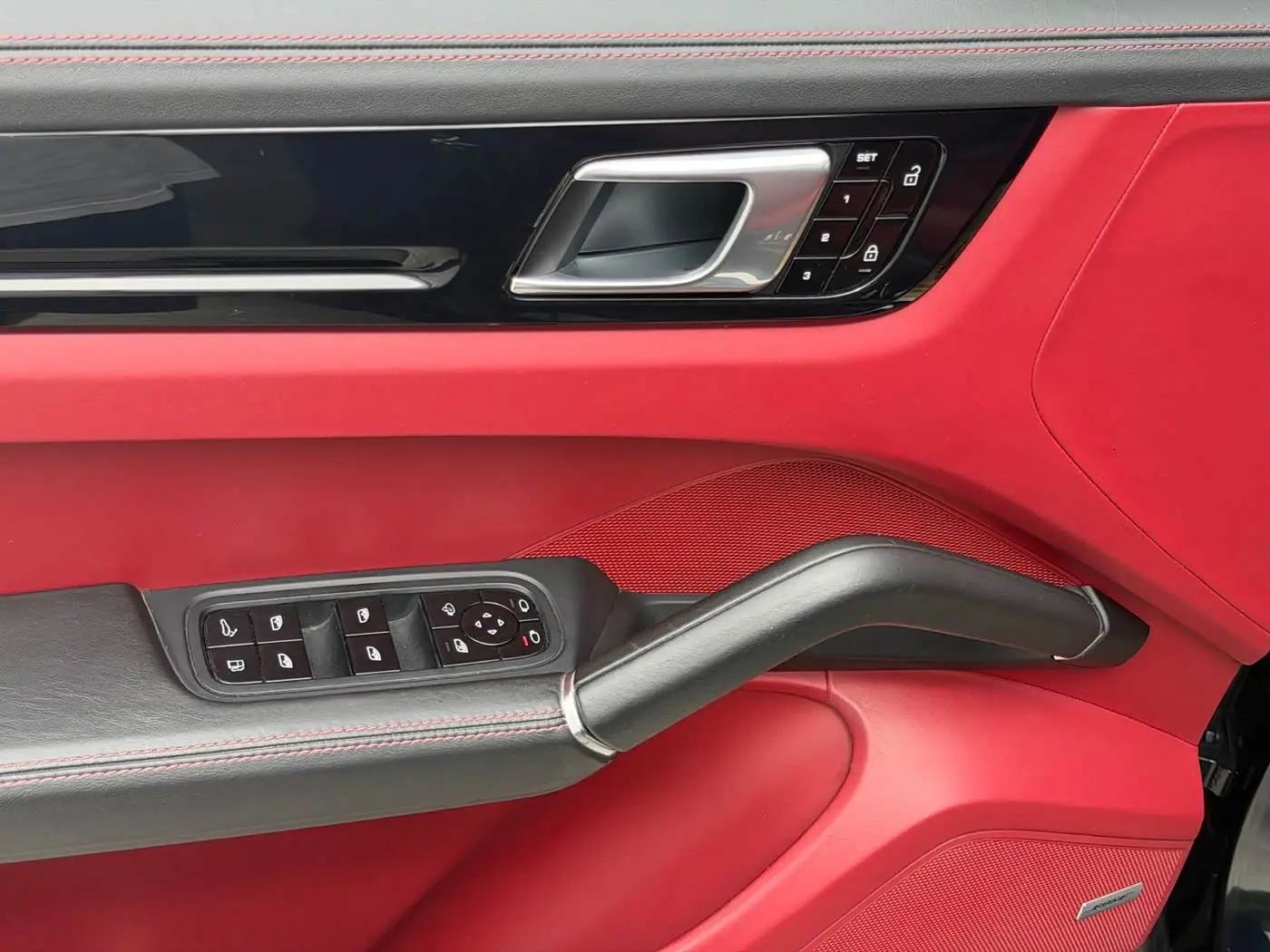 Porsche Cayenne New Energy 2021 — Фото 10/20
