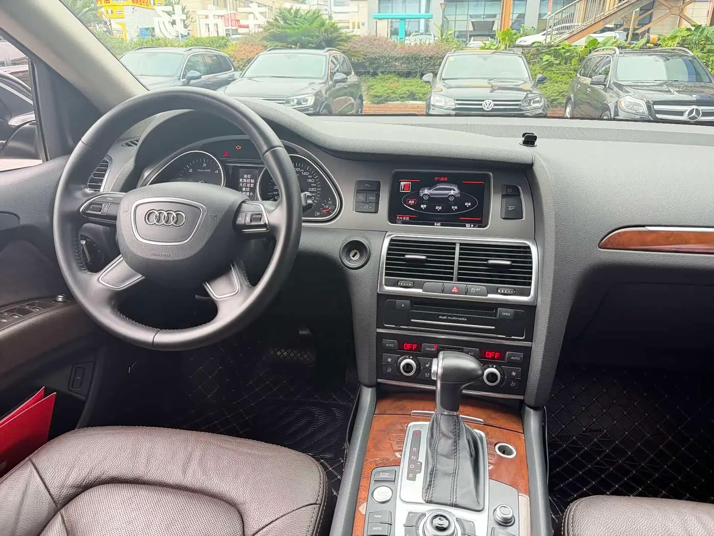 Audi Q7 2015 — Photo 13/13
