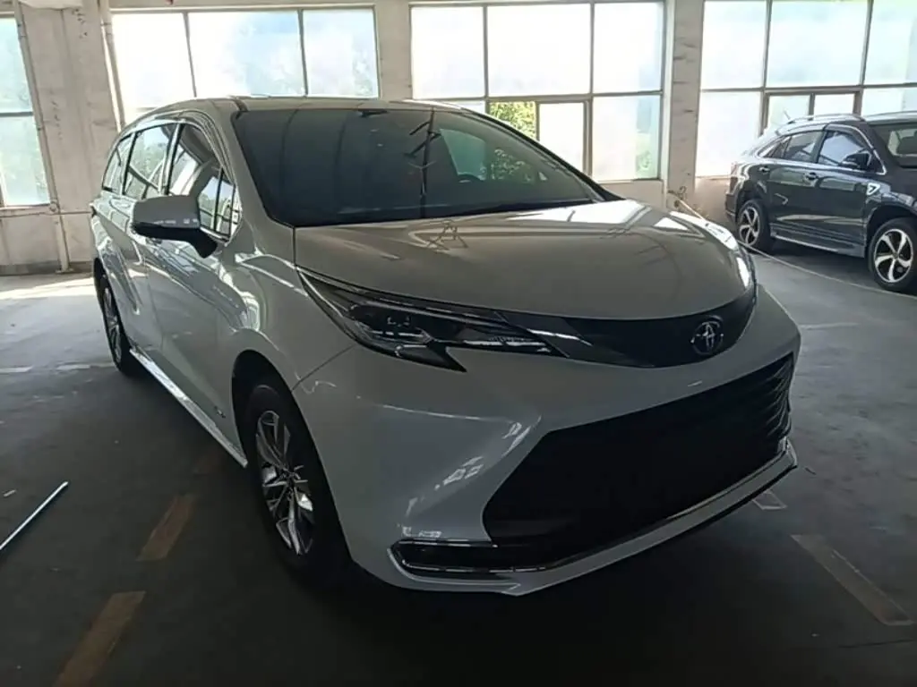 Toyota Sienna 2025 — Photo 4/20