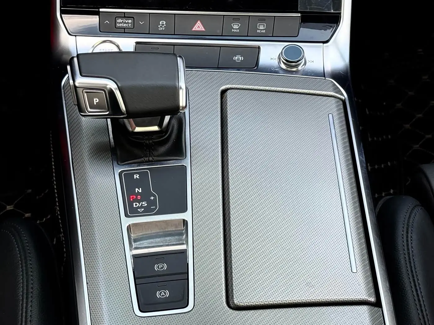 Audi A6L 2019 — Photo 12/16