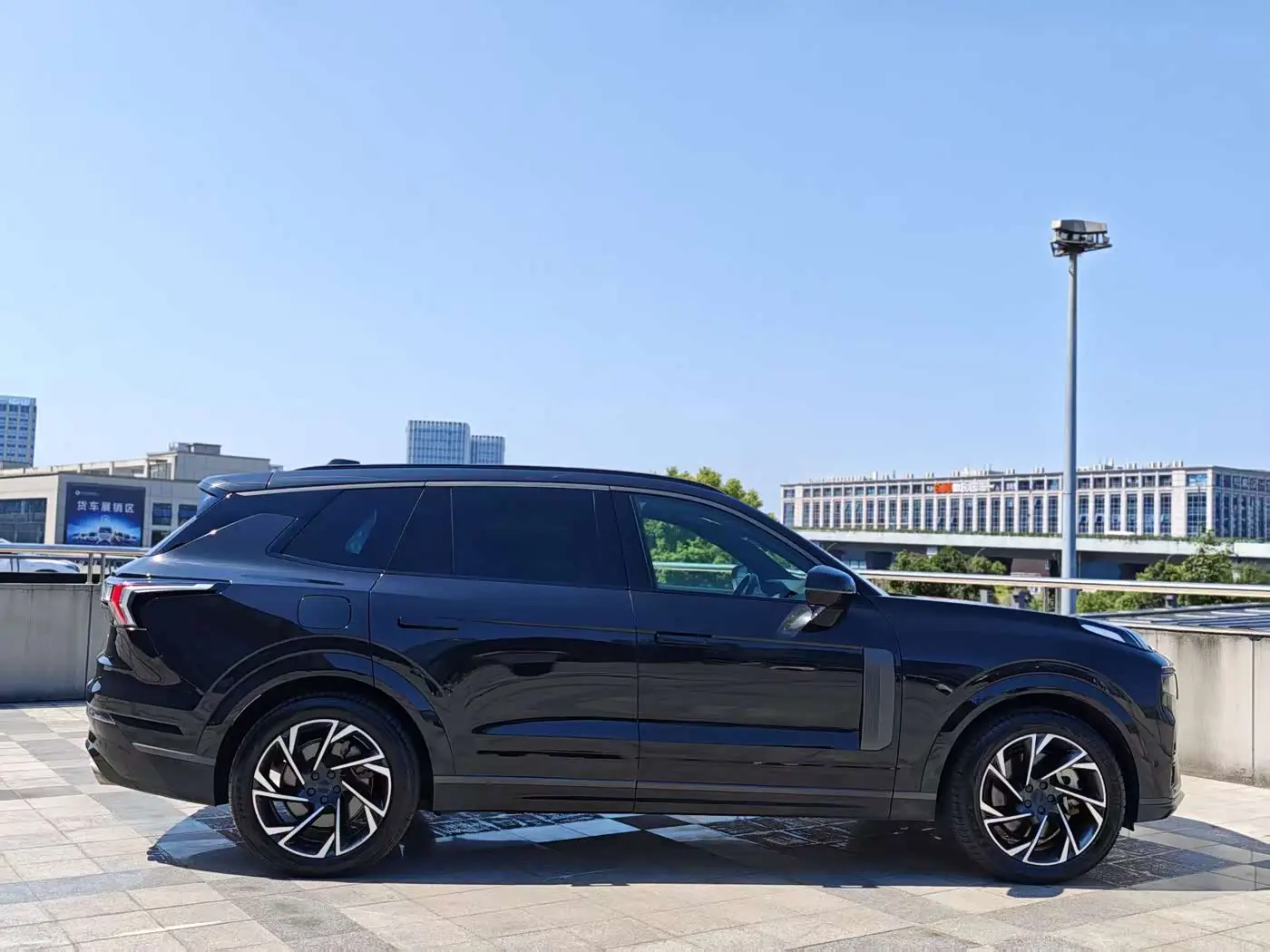 Lynk & Co 09 EM-P 2023 — Фото 9/19