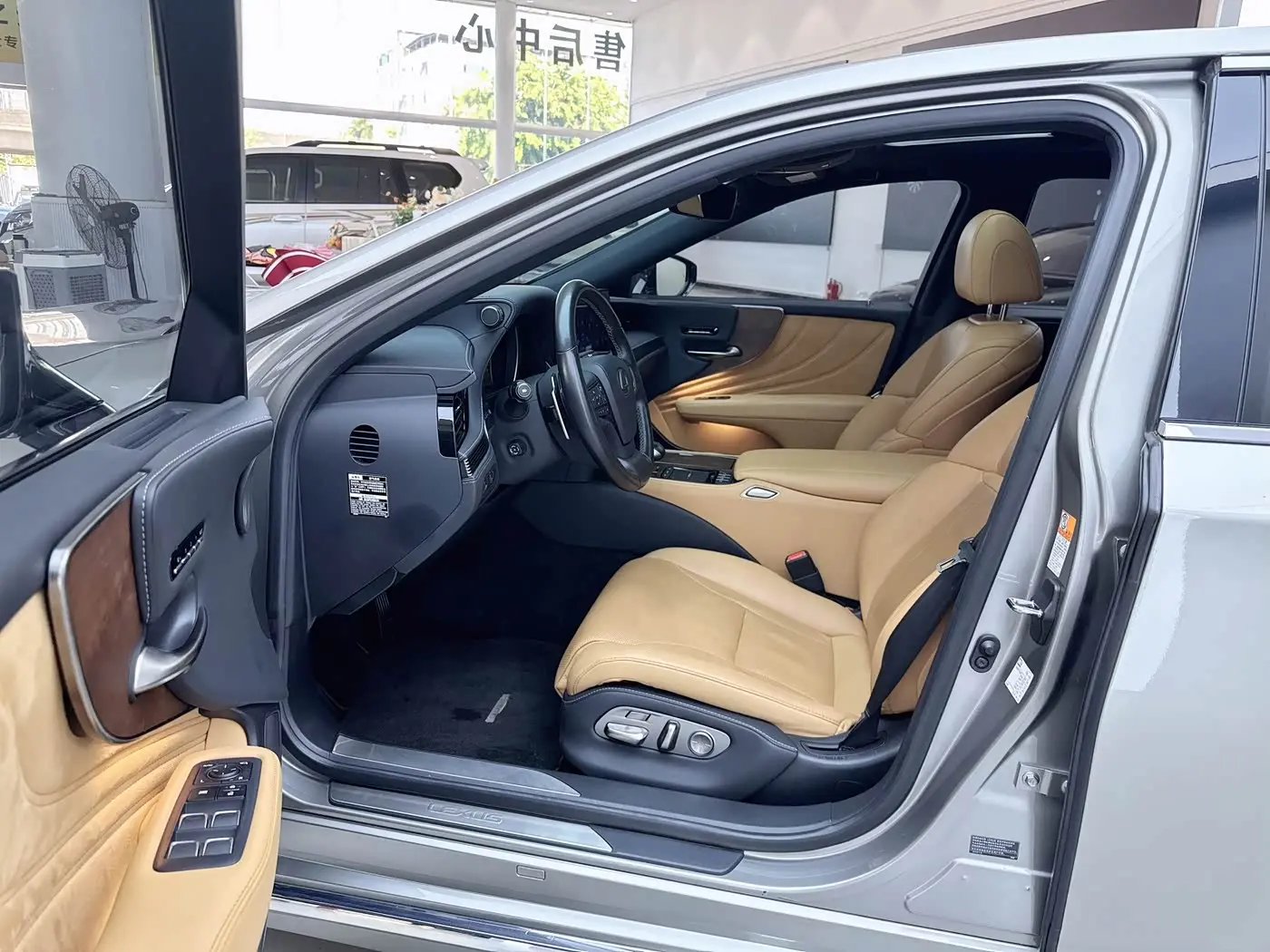 Lexus LS 2022 — Şəkil 13/18