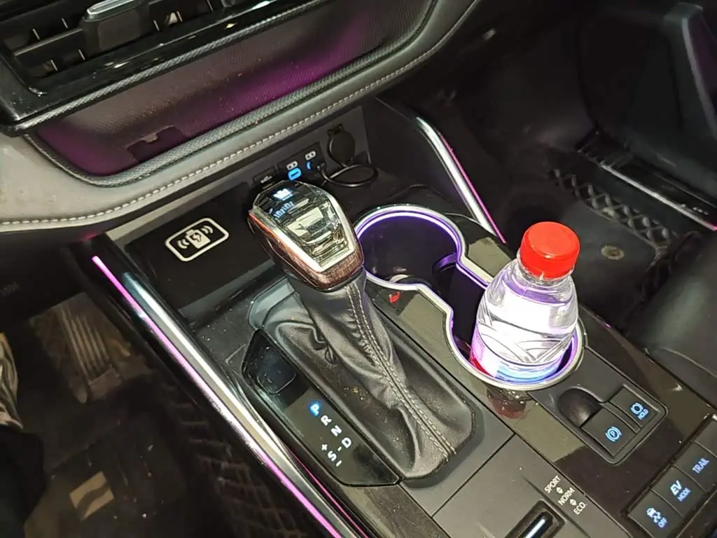 Toyota Crown Kluger 2023 — Photo 14/20